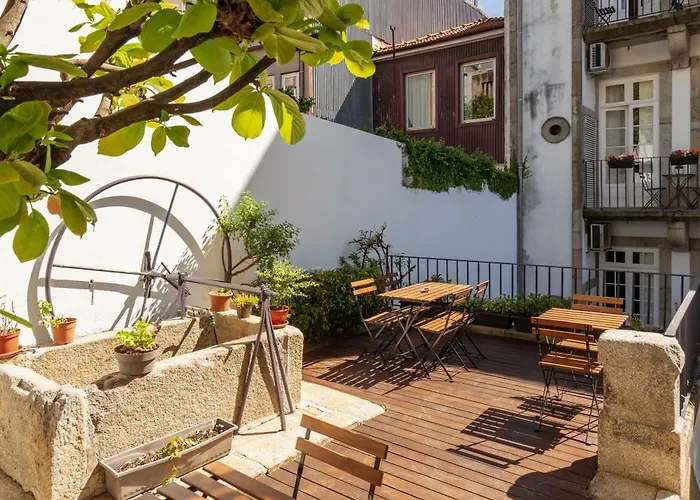 Porto Lounge & Guesthouse By Host Wise
